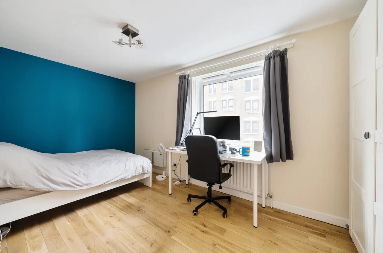 Newport Court, London, photo 7