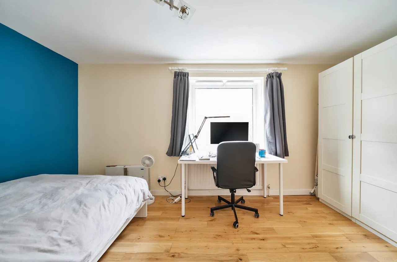 Newport Court, London, photo 10