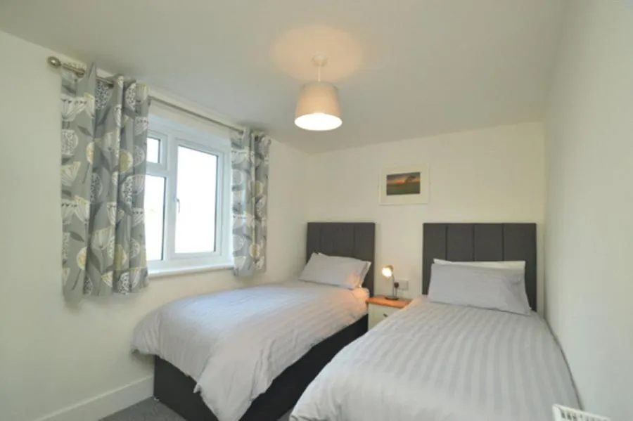 Yaverland Road, Sandown, PO36, photo 8