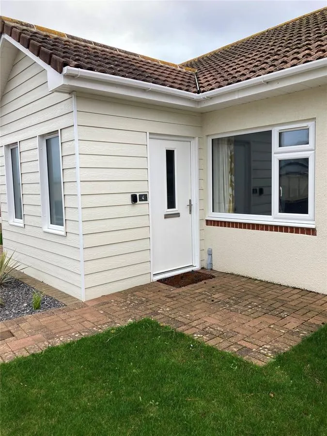 Yaverland Road, Sandown, PO36, photo 11