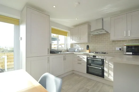 Yaverland Road, Sandown, PO36, photo 5