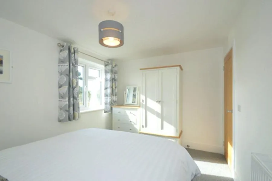 Yaverland Road, Sandown, PO36, photo 7