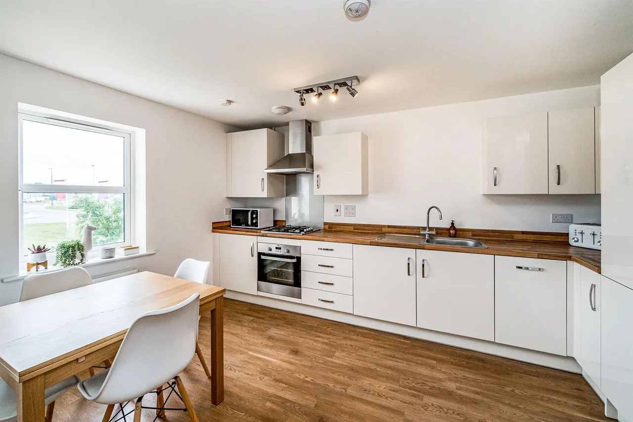 2 bed flat to rent, Pondecroft, Aylesbury, HP18