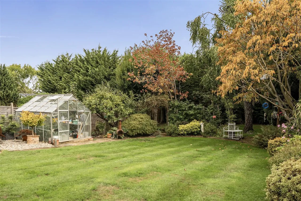 Josephine Avenue, Lower Kingswood, Tadworth, KT20 7AQ, photo 4