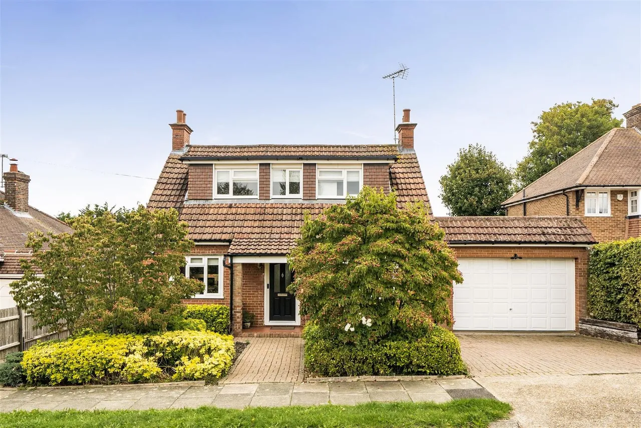 4 bed house for sale — Josephine Avenue, Lower Kingswood, Tadworth, KT20 7AQ