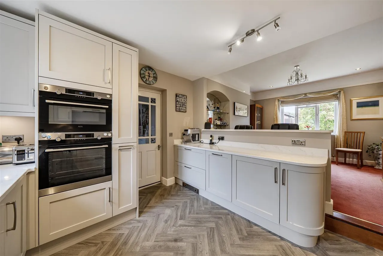 Josephine Avenue, Lower Kingswood, Tadworth, KT20 7AQ, photo 11