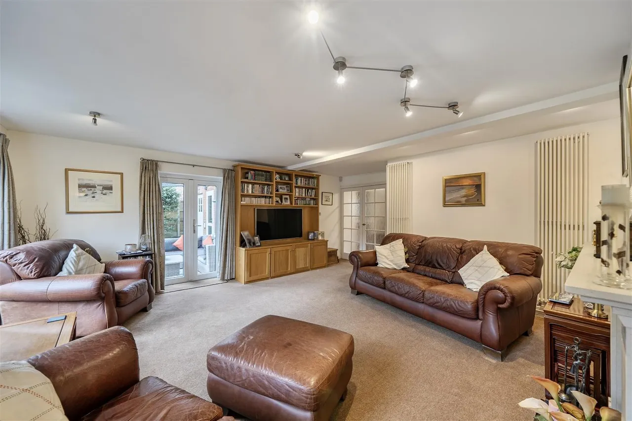 Josephine Avenue, Lower Kingswood, Tadworth, KT20 7AQ, photo 6