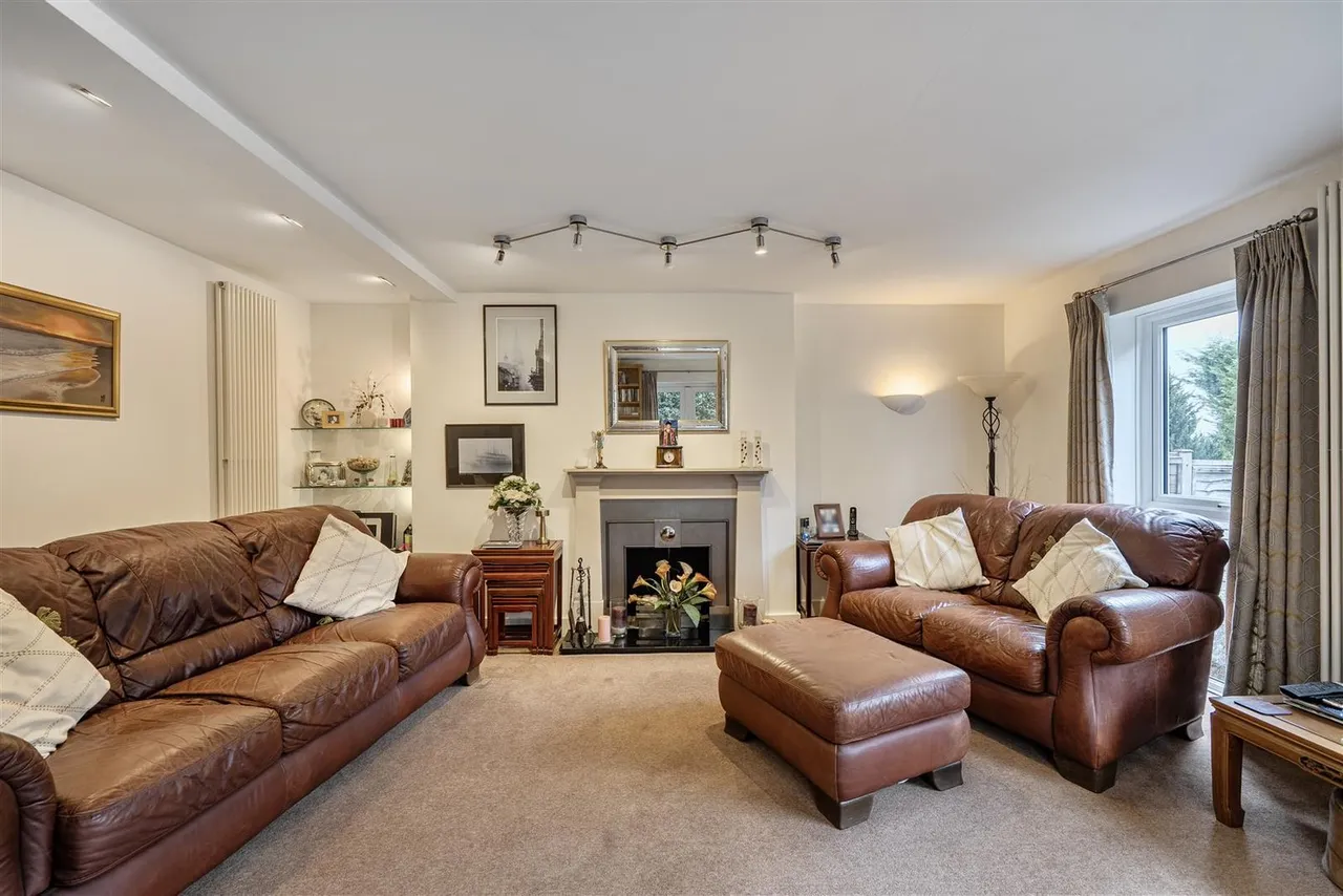 Josephine Avenue, Lower Kingswood, Tadworth, KT20 7AQ, photo 7