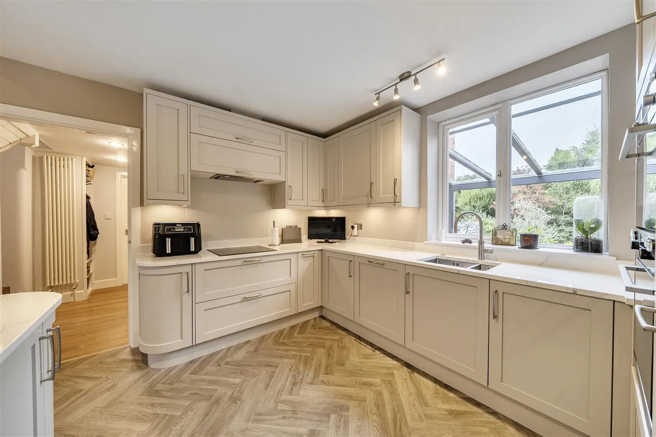 Josephine Avenue, Lower Kingswood, Tadworth, KT20 7AQ, photo 9
