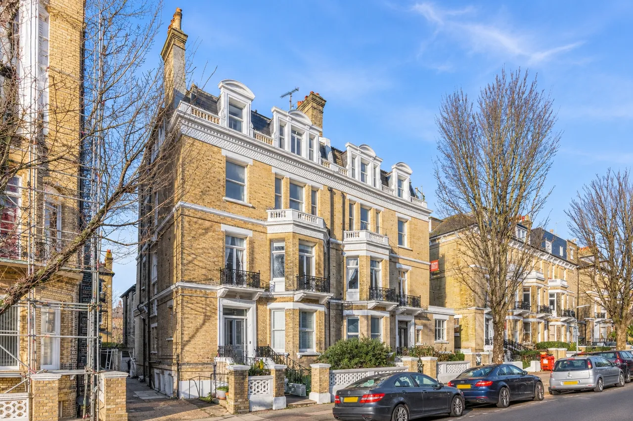 1 bed flat for sale, First Avenue, Hove, BN3
