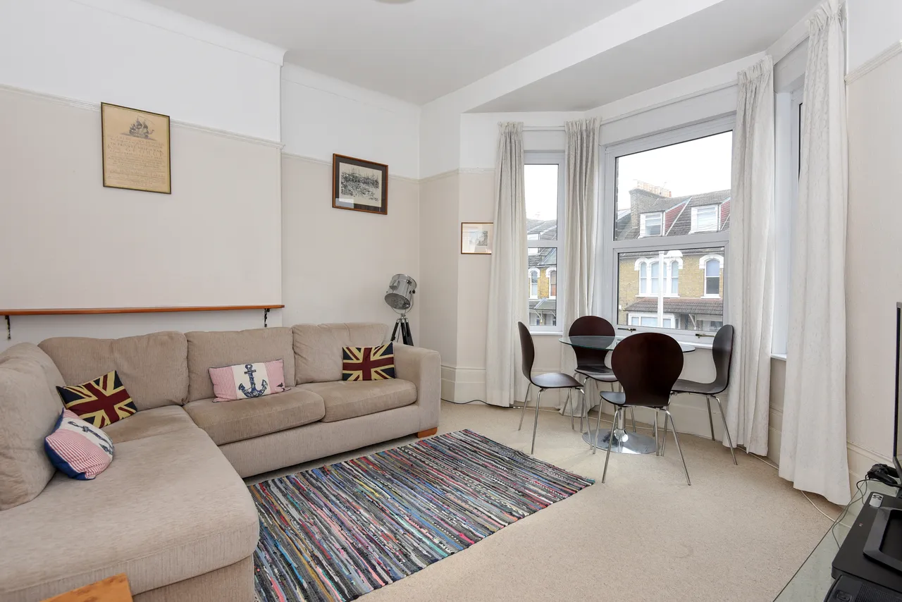 1 bed flat to rent, Clarendon Road, South Woodford, E18