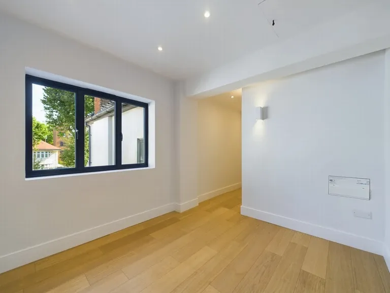 Brondesbury Park, Brondesbury Park, NW6 7AT, photo 3
