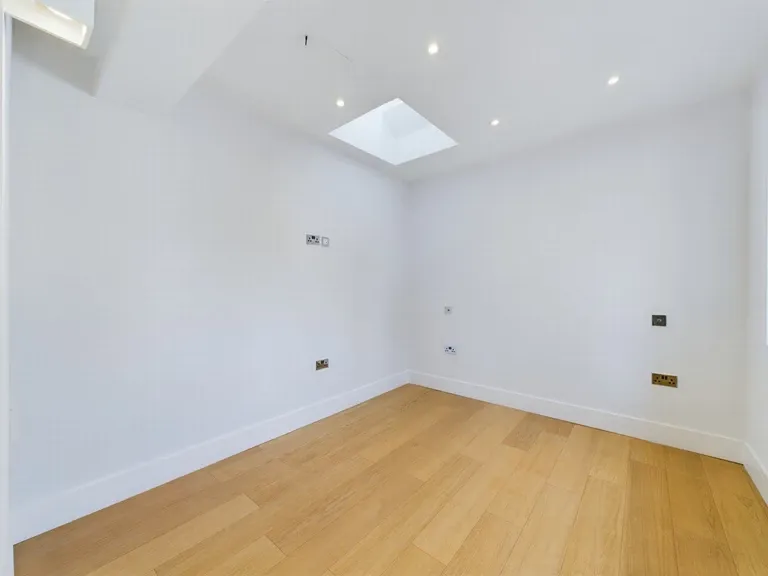 Brondesbury Park, Brondesbury Park, NW6 7AT, photo 11