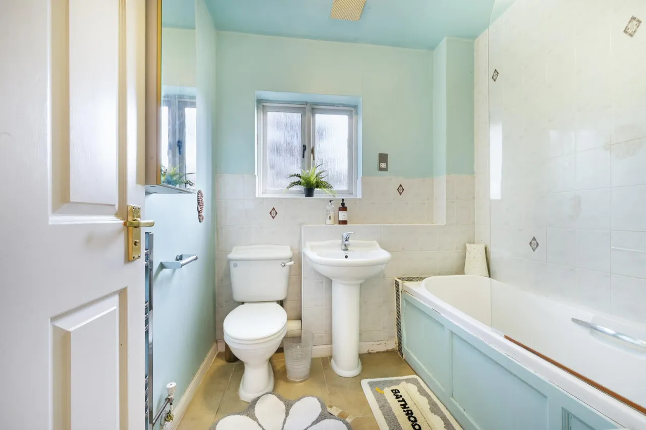 Hanover Avenue, London, E16, photo 12