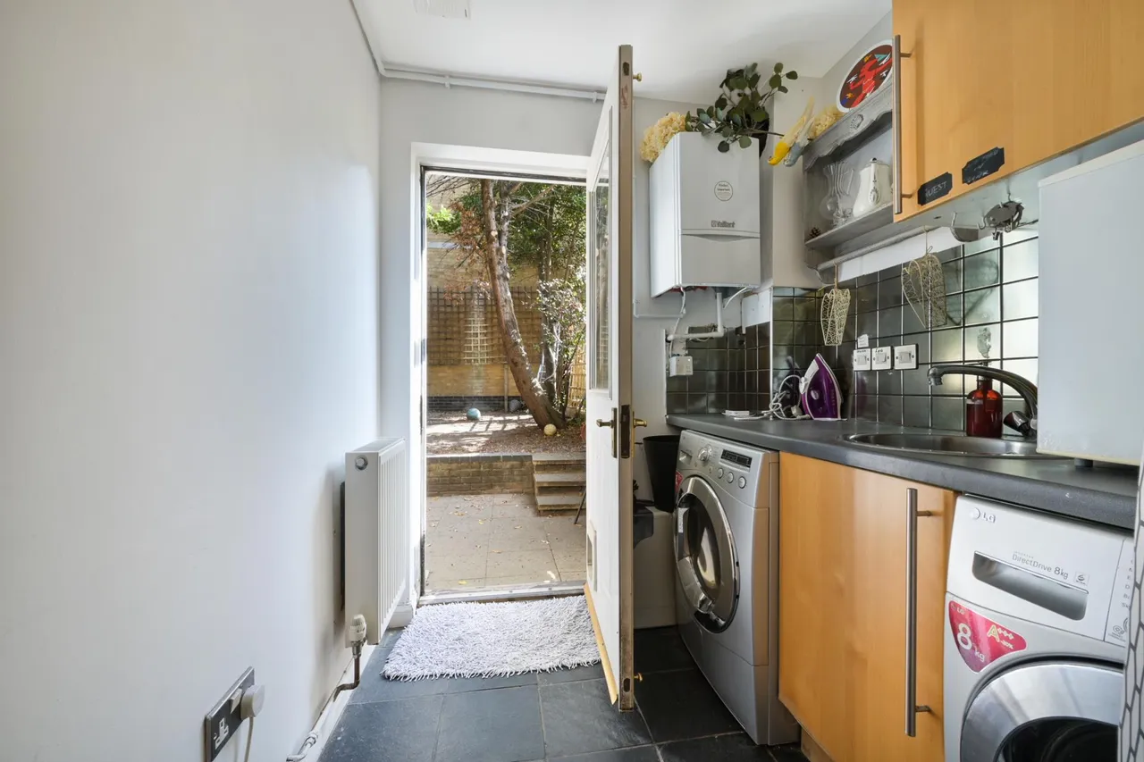 Hanover Avenue, London, E16, photo 4