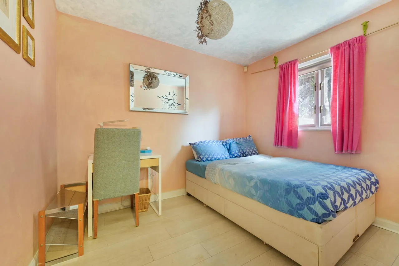 Hanover Avenue, London, E16, photo 11