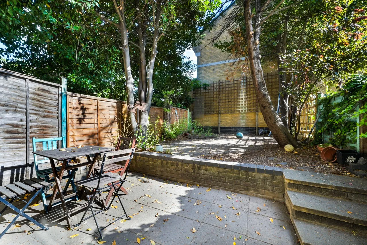 Hanover Avenue, London, E16, photo 5