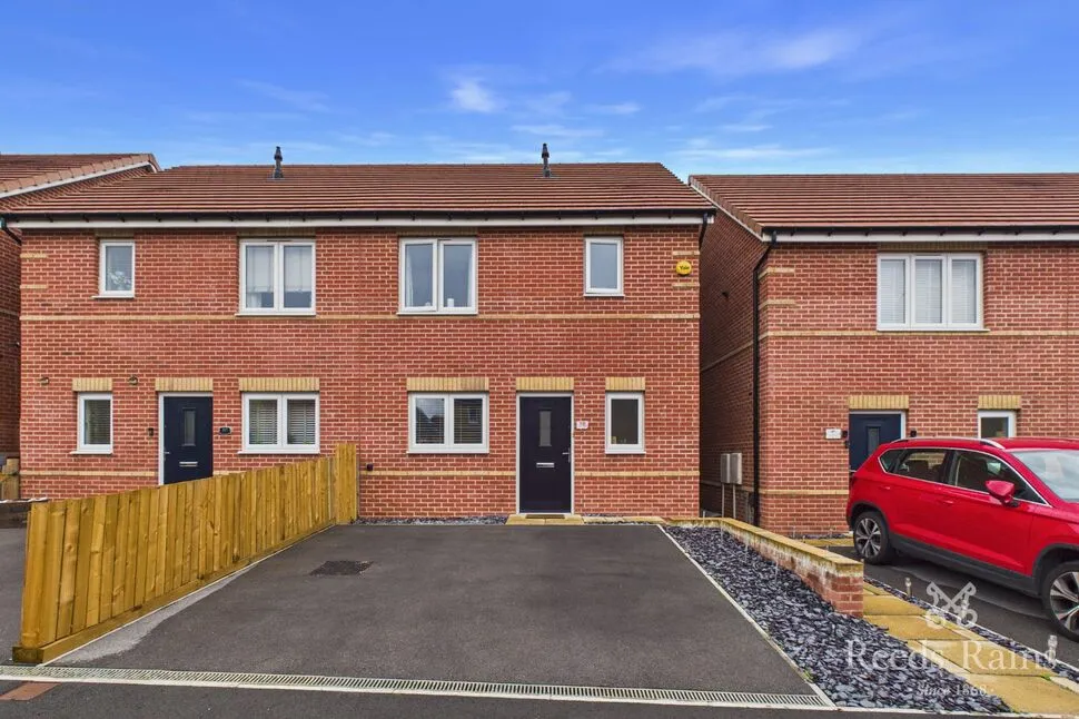 3 bed house for sale — Lotus Crescent, Castleford, West Yorkshire, WF10