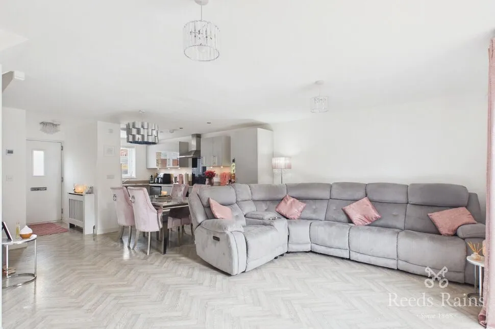 Lotus Crescent, Castleford, West Yorkshire, WF10, photo 2