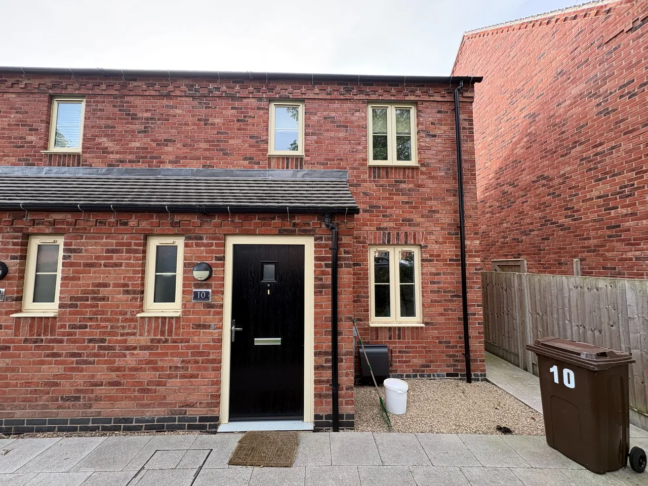2 bed house to rent — Hedgerow Close, Old Dalby, LE14