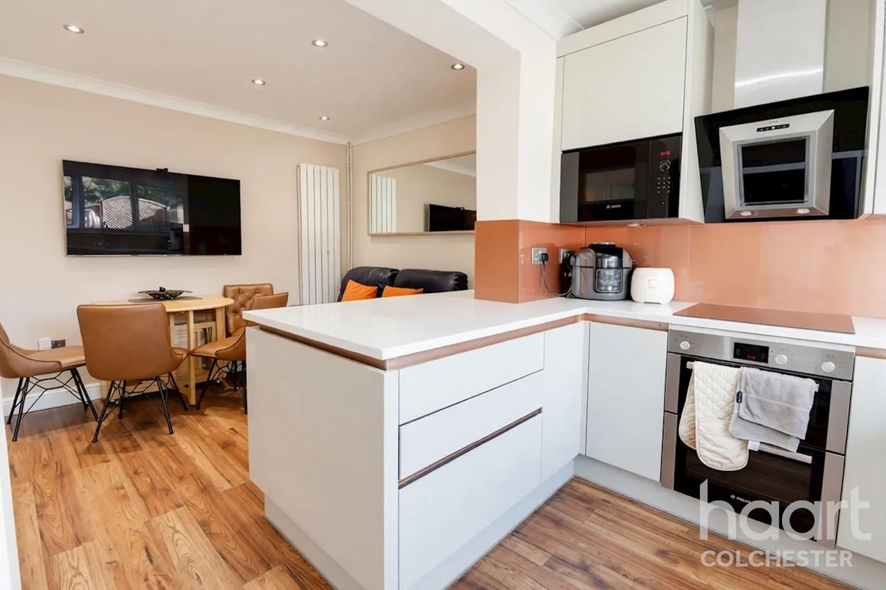 Collingwood Road, CO3, photo 4