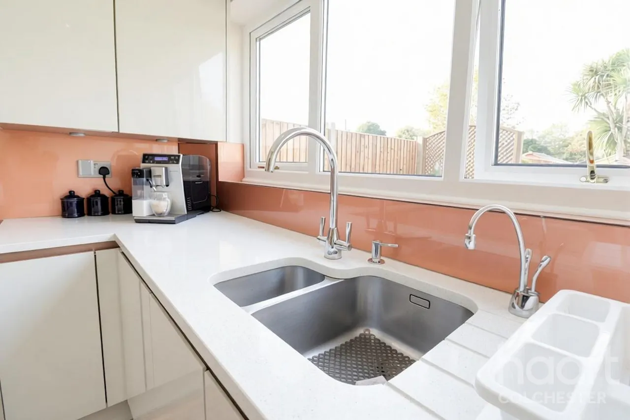 Collingwood Road, CO3, photo 5