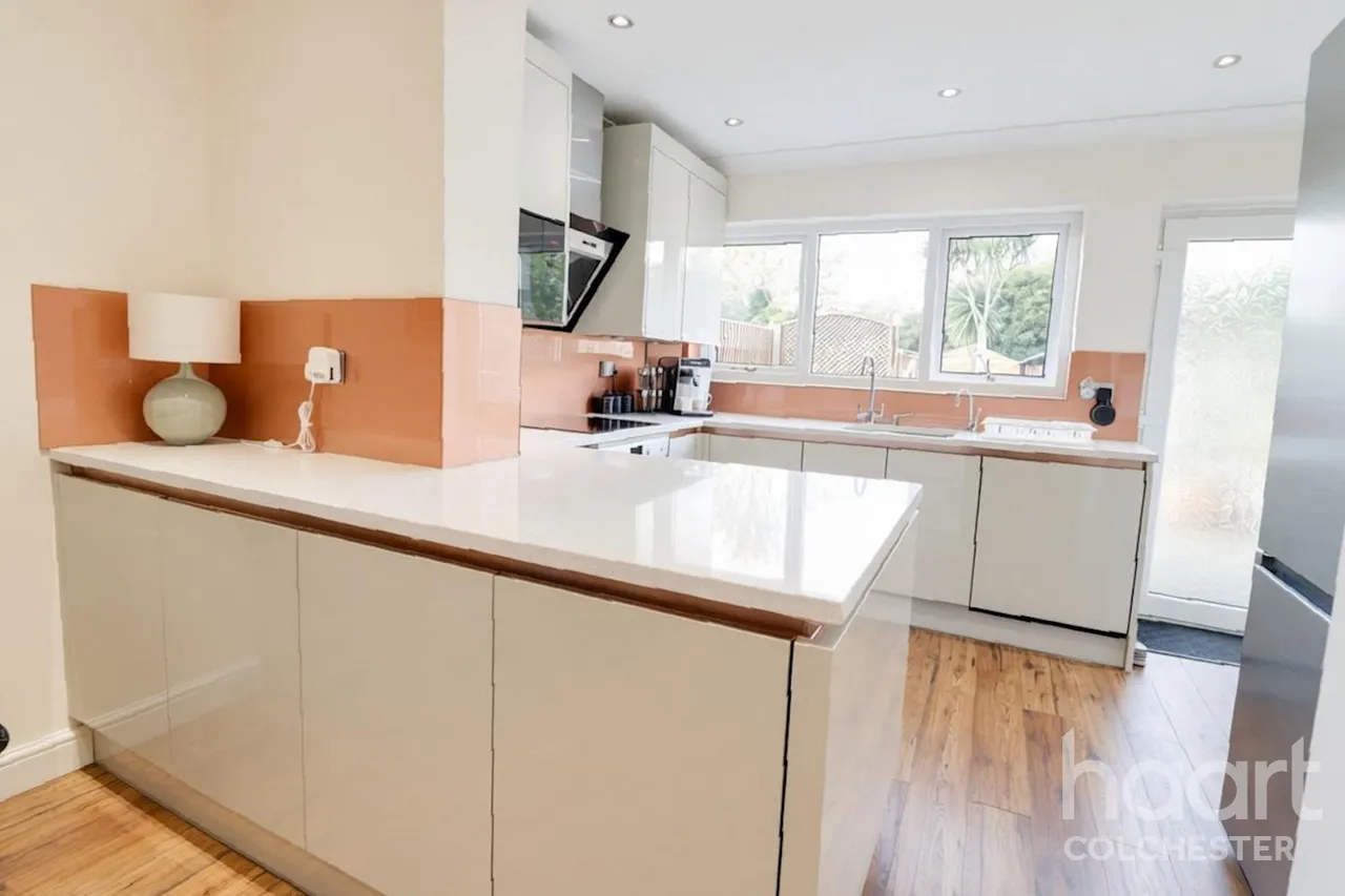 Collingwood Road, CO3, photo 6