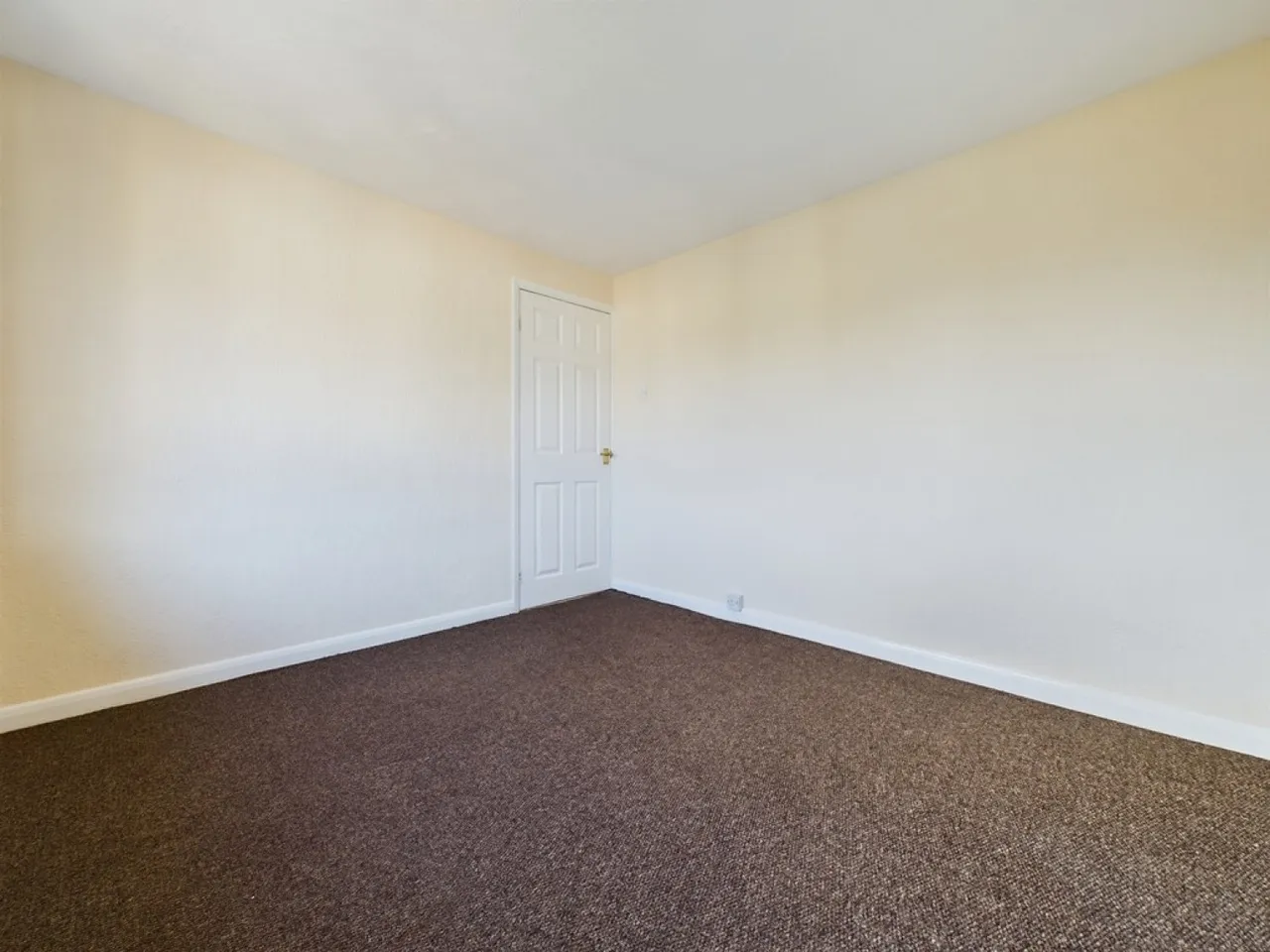 Rye Crescent, Clay Cross, photo 9