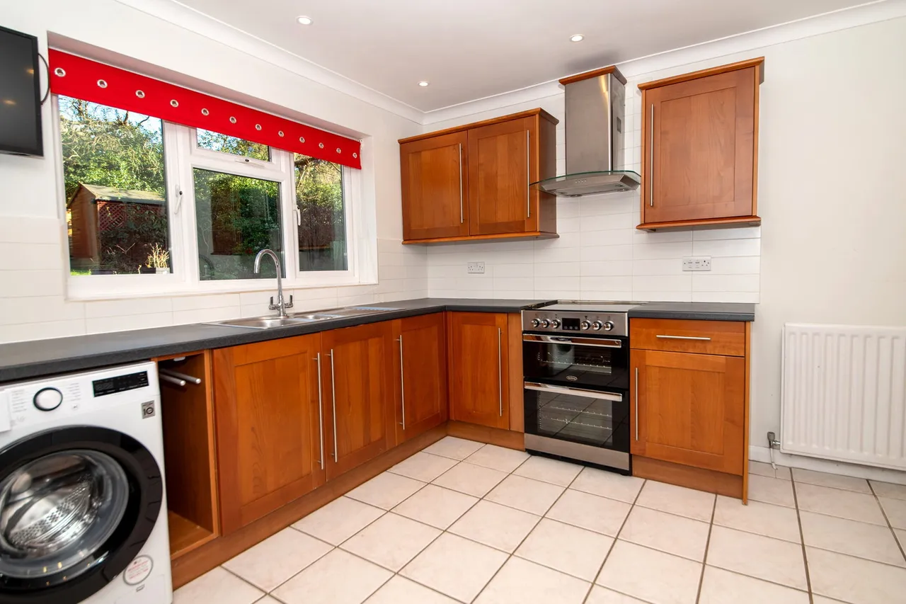 Berkeley Crescent, Frimley, Camberley, GU16 8YN, photo 5