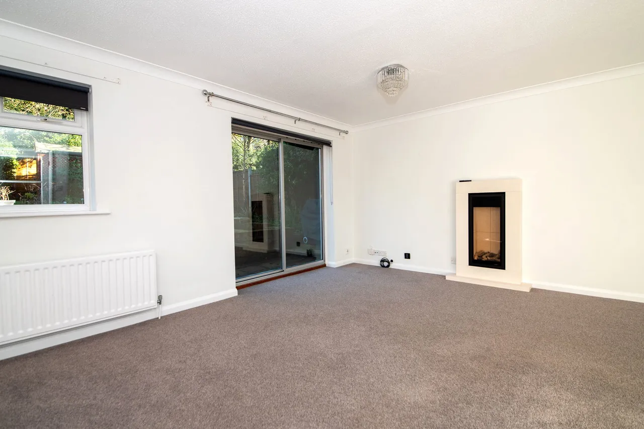 Berkeley Crescent, Frimley, Camberley, GU16 8YN, photo 9