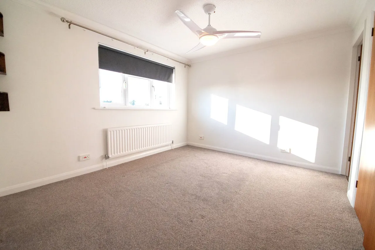 Berkeley Crescent, Frimley, Camberley, GU16 8YN, photo 12
