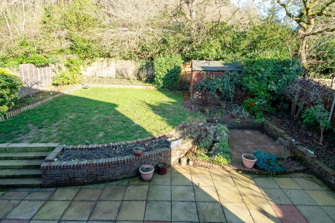 Berkeley Crescent, Frimley, Camberley, GU16 8YN, photo 2