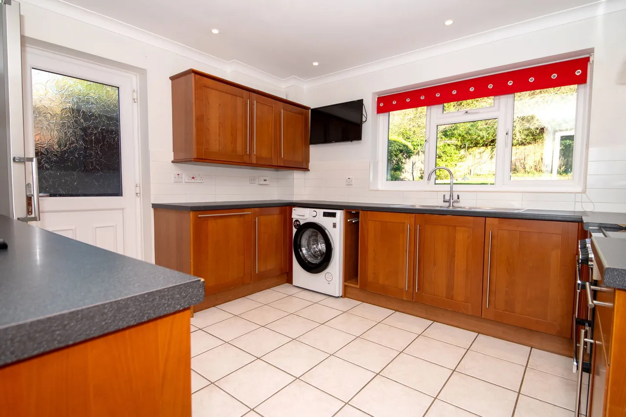 Berkeley Crescent, Frimley, Camberley, GU16 8YN, photo 4