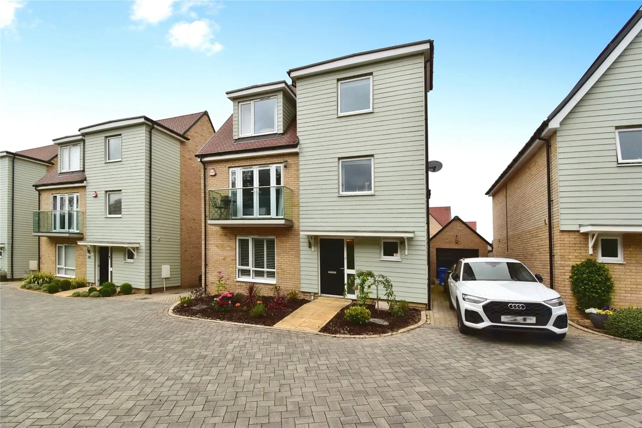 5 bed house for sale, Fairway Drive, Chelmsford, CM3