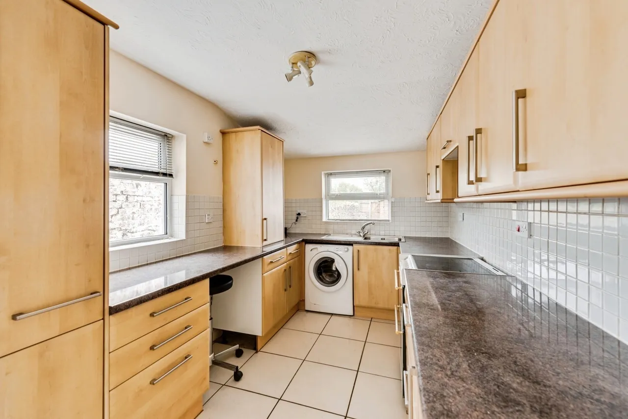 Ferndale Road, Swindon, Wiltshire, SN2, photo 2