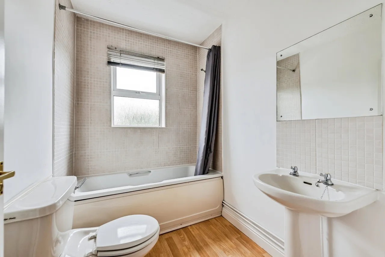 Ferndale Road, Swindon, Wiltshire, SN2, photo 13