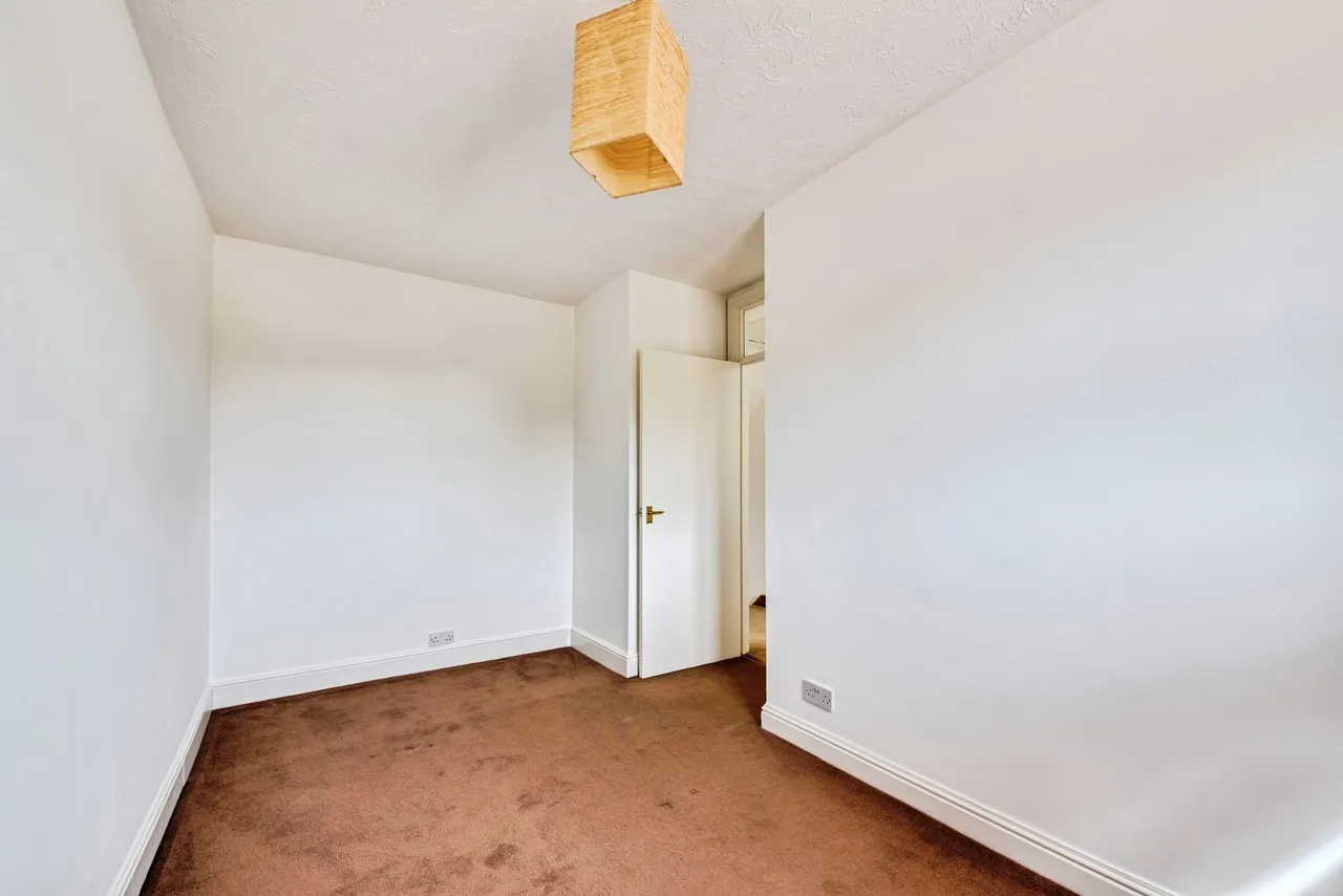 Ferndale Road, Swindon, Wiltshire, SN2, photo 12