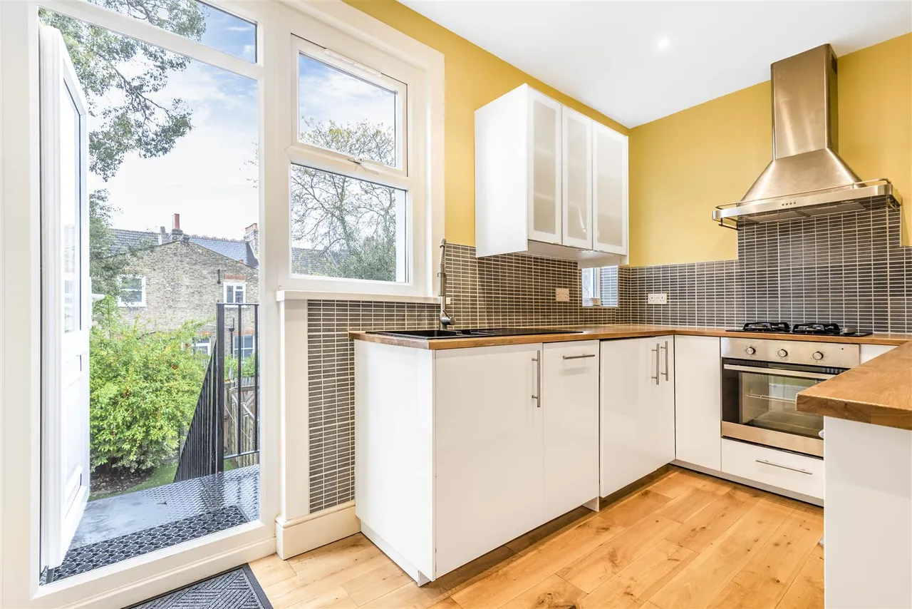 4 bed flat to rent, Ashleigh Road, Mortlake, SW14