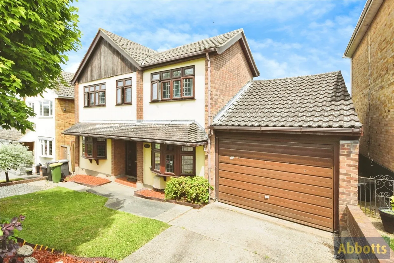 4 bed house for sale — Elm Drive, Rayleigh, Essex, SS6