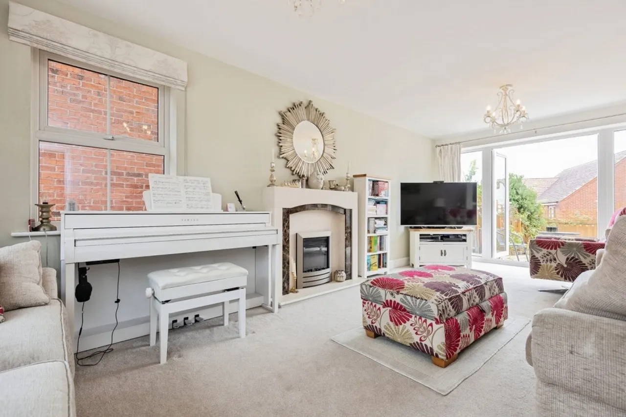 Lightning Lane, Castle Donington, DE74, photo 11