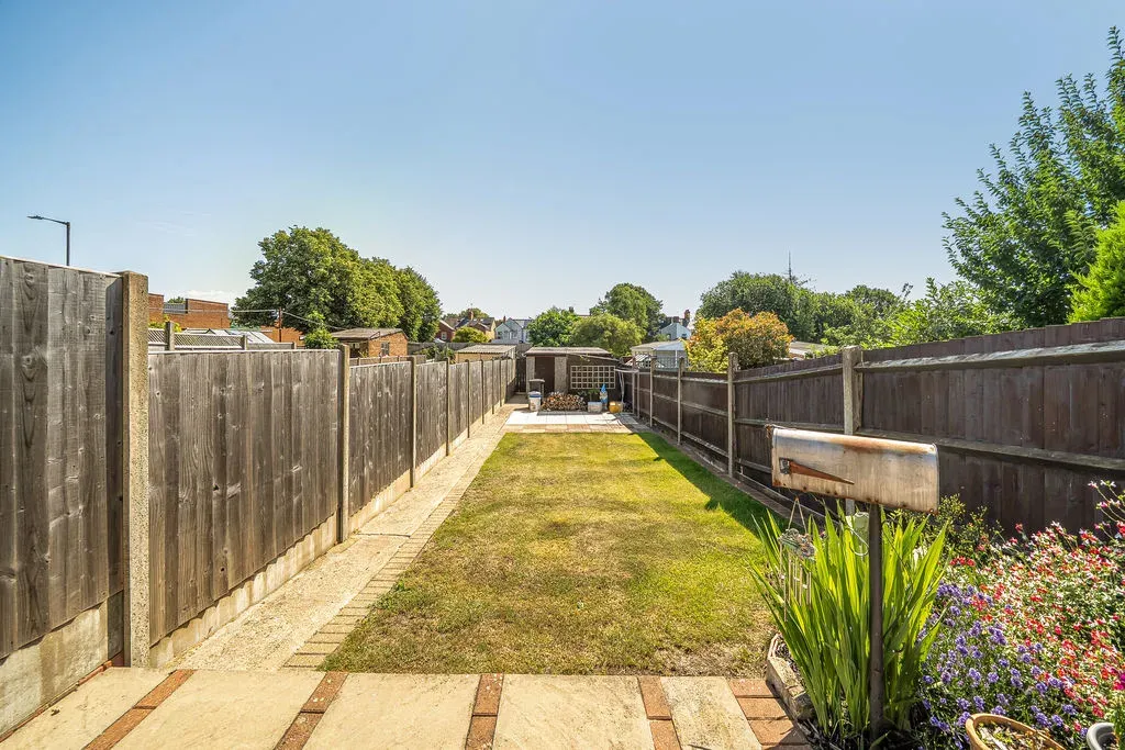 Brooklands Road, Bletchley, Milton Keynes, Buckinghamshire, MK2 2RH, photo 5