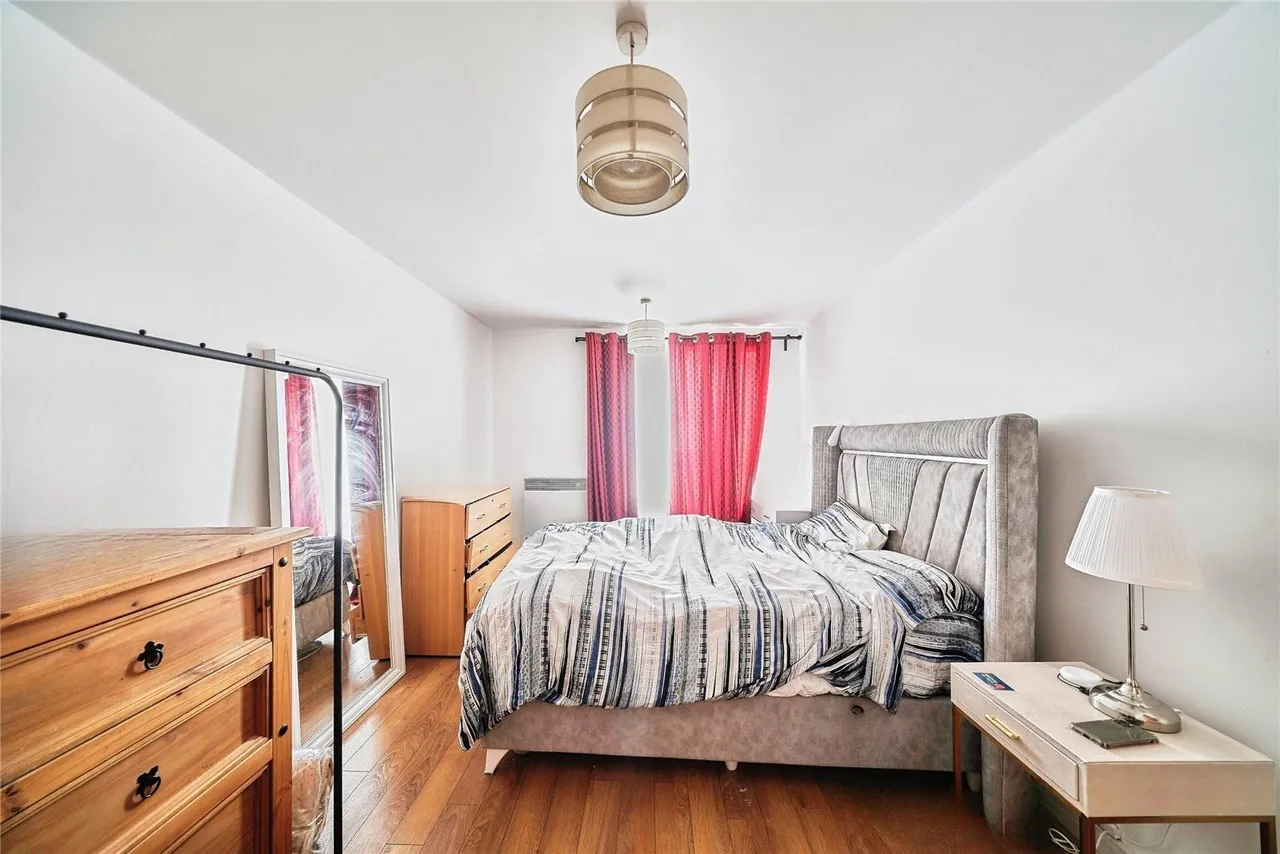 Windmill Lane, London, E15, photo 6