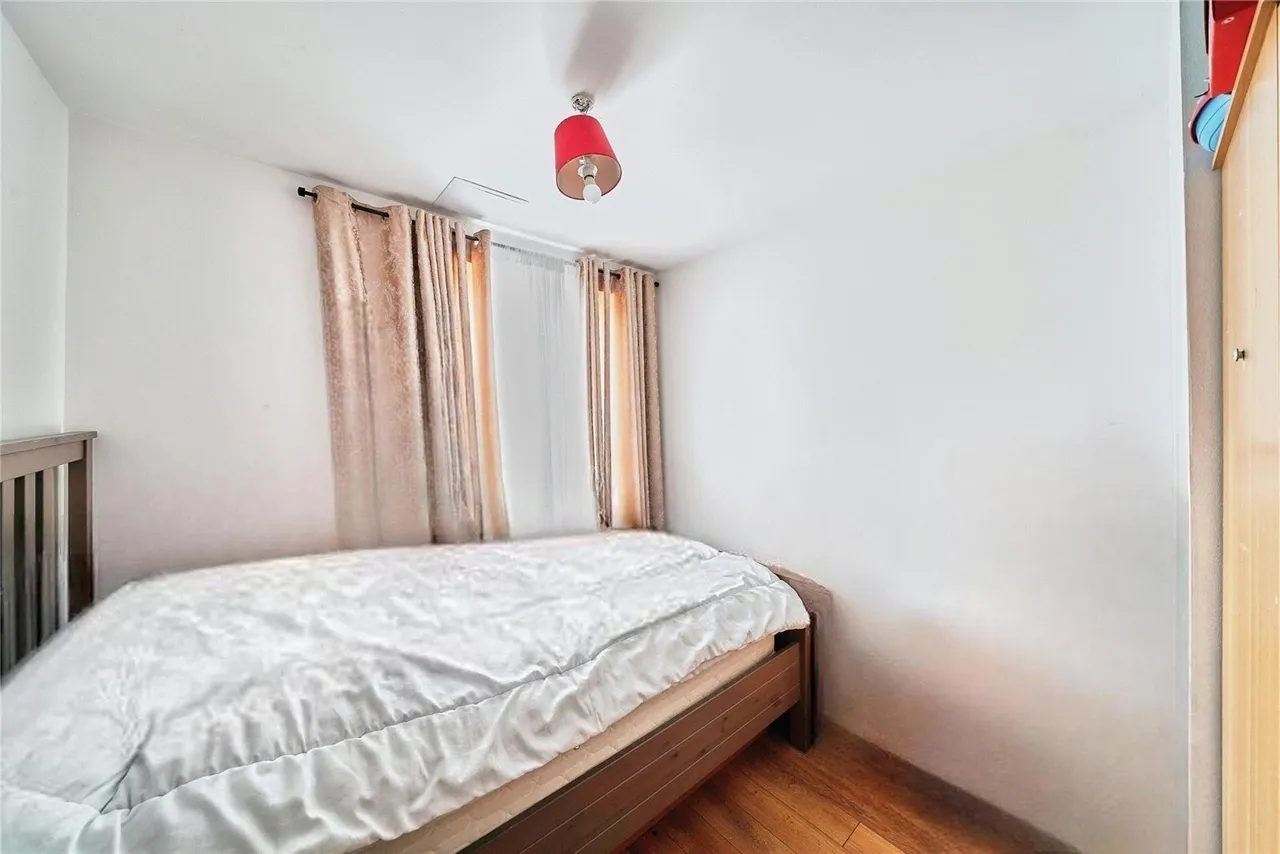 Windmill Lane, London, E15, photo 10
