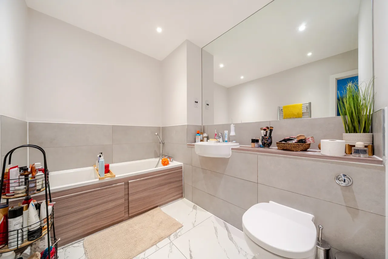 Richmond Crescent, Epsom, KT19, photo 10