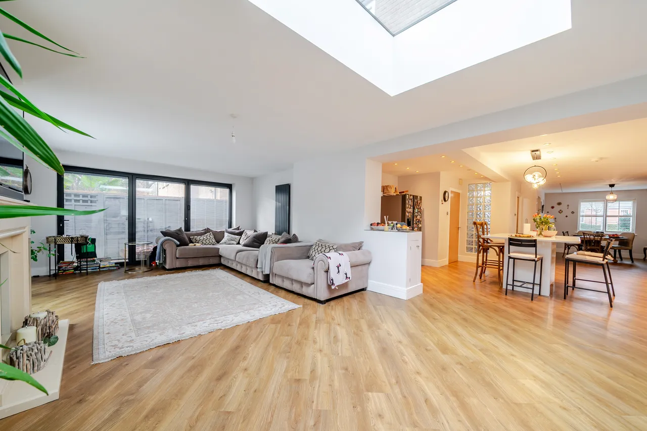 Richmond Crescent, Epsom, KT19, photo 2