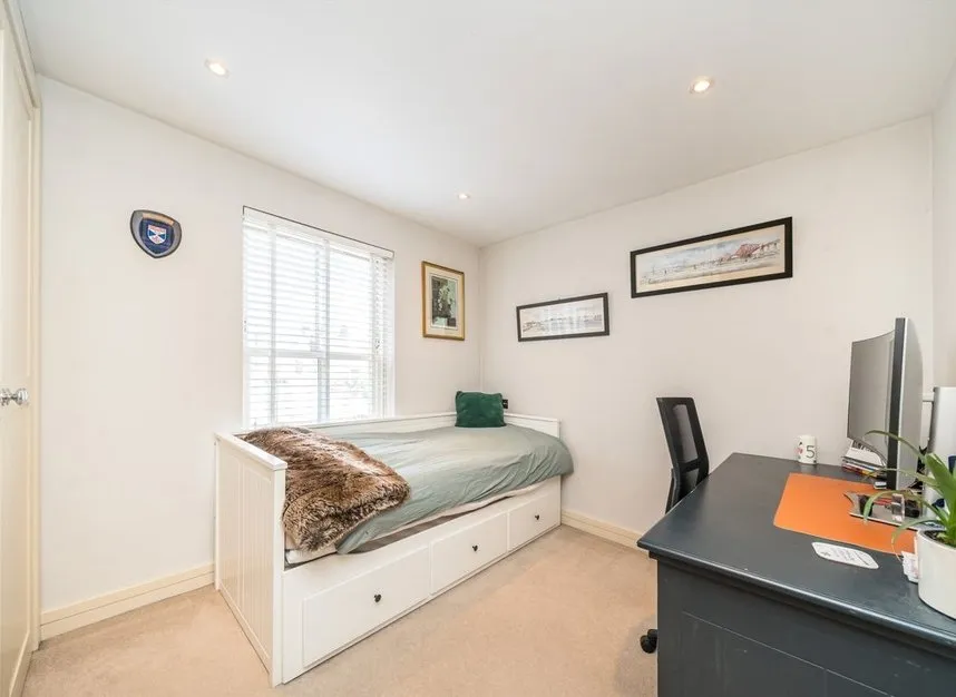Garratt Lane, Earlsfield, SW18, photo 4