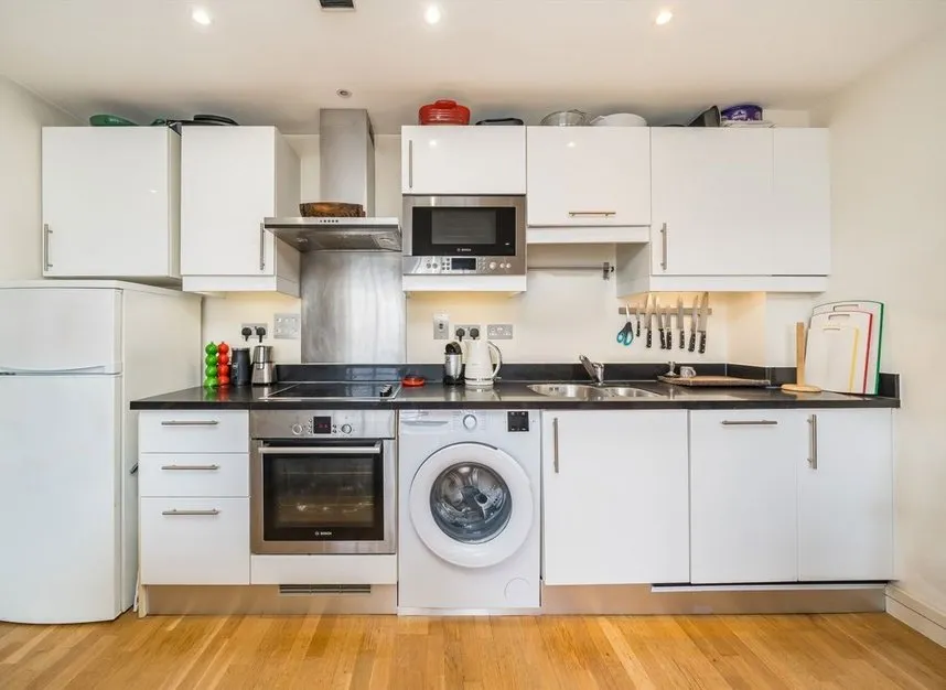 Garratt Lane, Earlsfield, SW18, photo 2