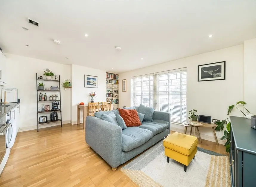 2 bed flat to rent — Garratt Lane, Earlsfield, SW18