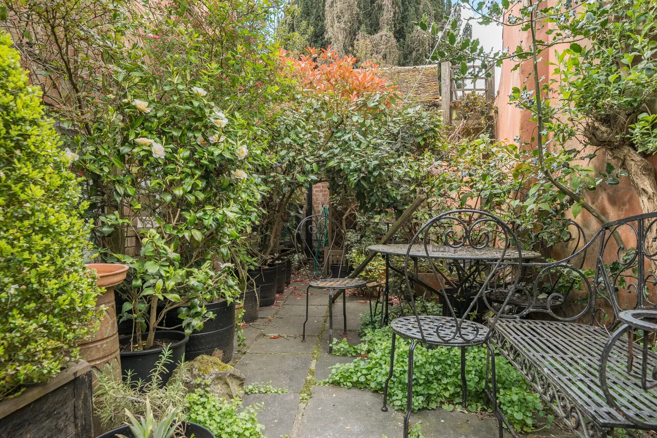 The Green, Marlborough, SN8, photo 3
