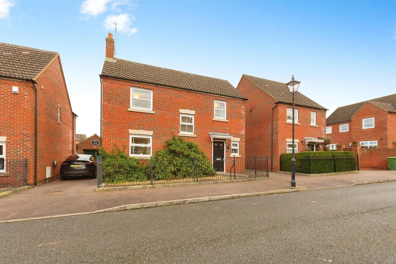 3 bed house for sale — Cavendish Way, Aylesbury